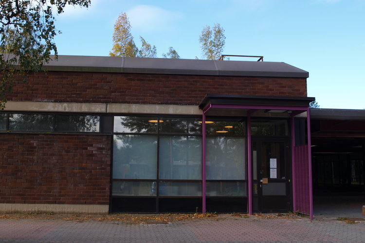Ristinummen diakoniatoimisto, kuva ulkopuolelta, osoite Kappelinmäentie 8, Vaasa