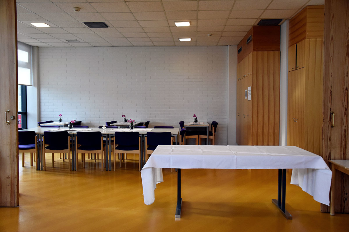 Avaa kuva isommaksi Ristinummen seurakuntakeskuksen seurakuntasali