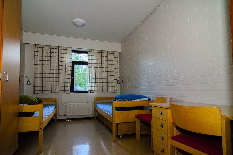 Avaa kuva isommaksi Alskathemmetin leirikeskuksen majoitushuone