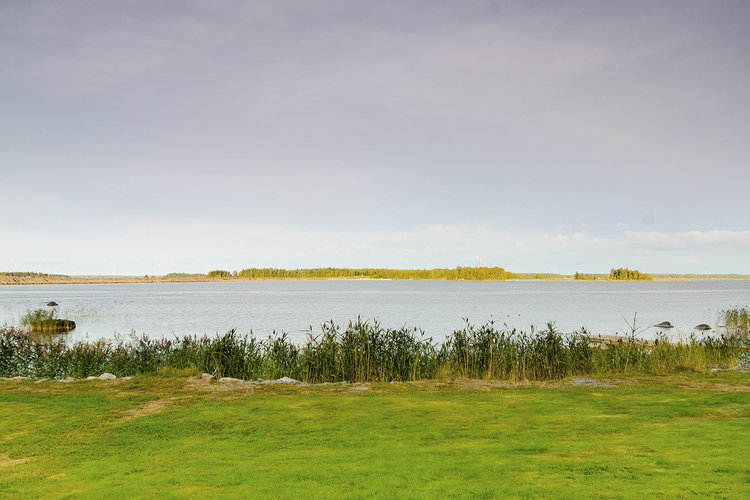 Avaa kuva isommaksi Lepikon leirikeskuksen ranta